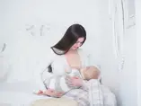 breastfeeding-mother