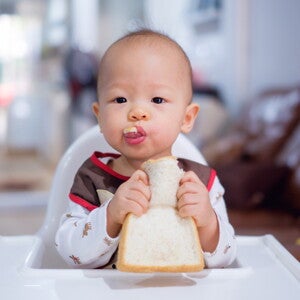 [Literature Library] Appropriate age range for introduction of complementary feeding into an infant’s diet