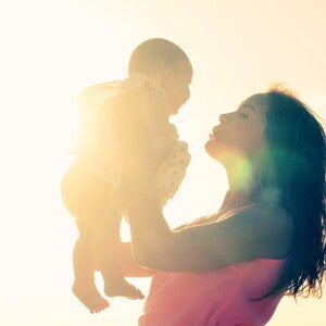 mum-and-baby-under-sunset