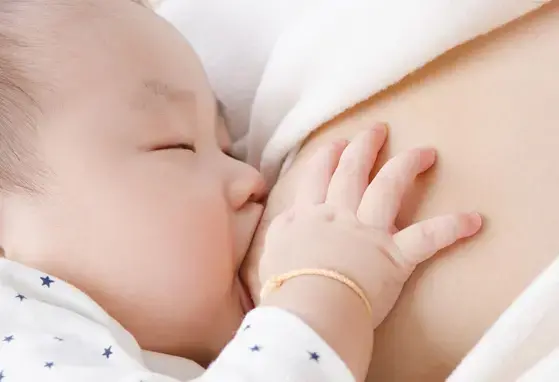 mum-breastfeeding